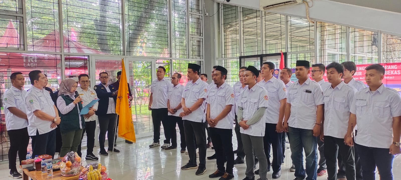 Camat Fitri Widyati Kukuhkan Pengurus Karang Taruna Bekasi Timur