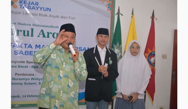 Lawan Hoaks, Pemprov Jabar Bekali Santri Cek Fakta Mandiri