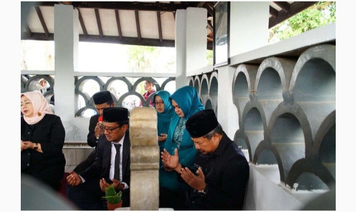 Peringati Hari Jadi Garut, Bupati dan Rombongan Ziarah Ke Makam RAA Adiwijaya