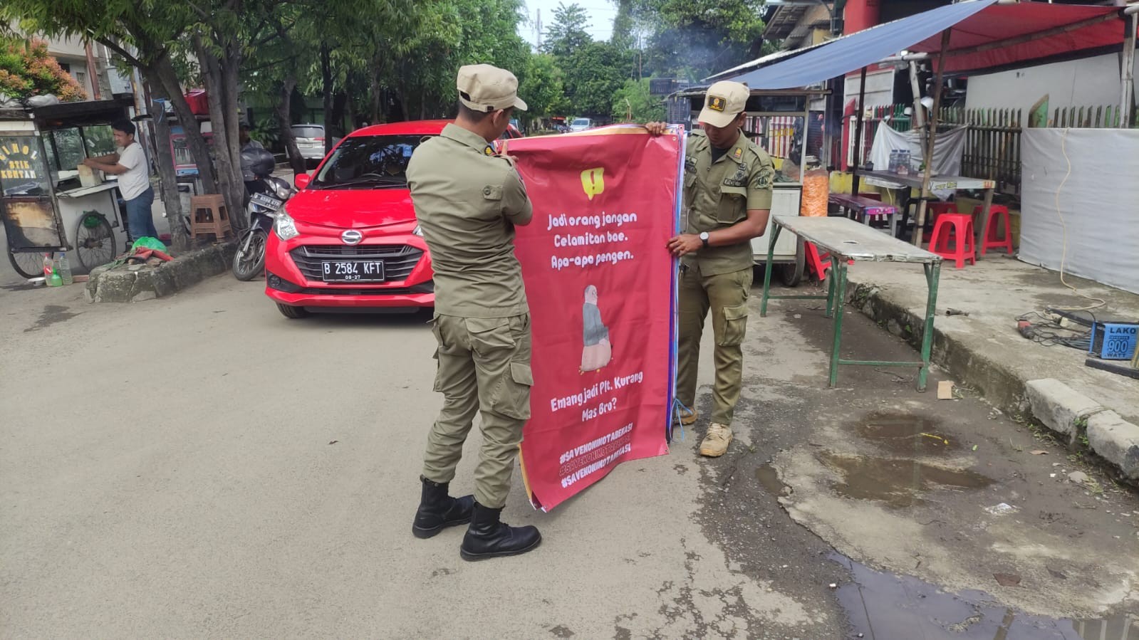 Spanduk "Celamitan" Penolakan Tri Adhianto Jadi Ketua KONI Dicopot Satpol PP 