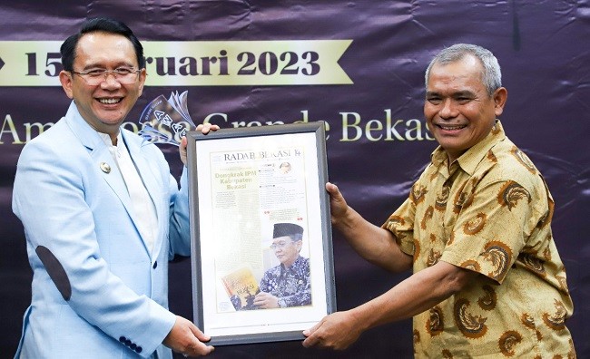 Dani Ramdan Terima Penghargaan Radar Bekasi Award 2023