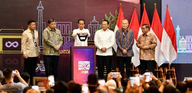 Dampingi Presiden Buka IIMS 2023, Bamsoet Dorong Pertumbuhan Industri Kendaraan Listrik Indonesia