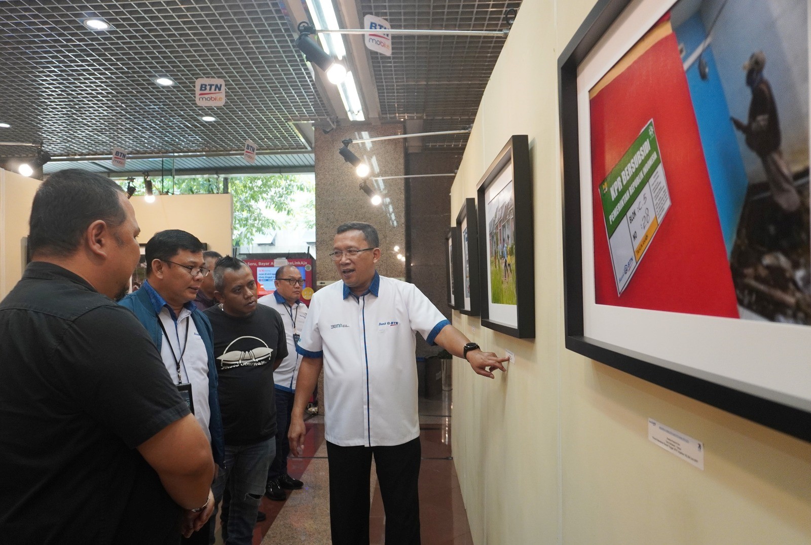 Dirut BTN Kunjungi Pameran Foto Anugerah Jurnalistik Bank BTN