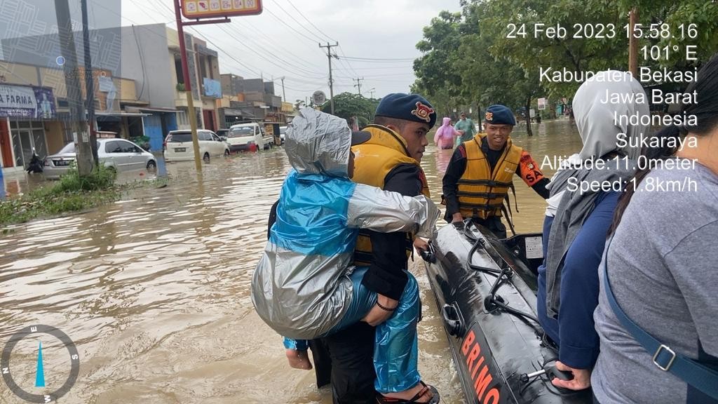 Kali CBL Meluap, Ribuan Warga Mengungsi