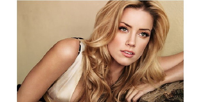 Lama Tak Muncul, Amber Heard Terlihat Segar 