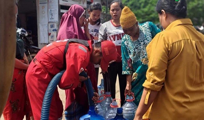 PMI Bekasi Salurkan Air Bersih dan Logistik ke Wilayah Terdampak Banjir
