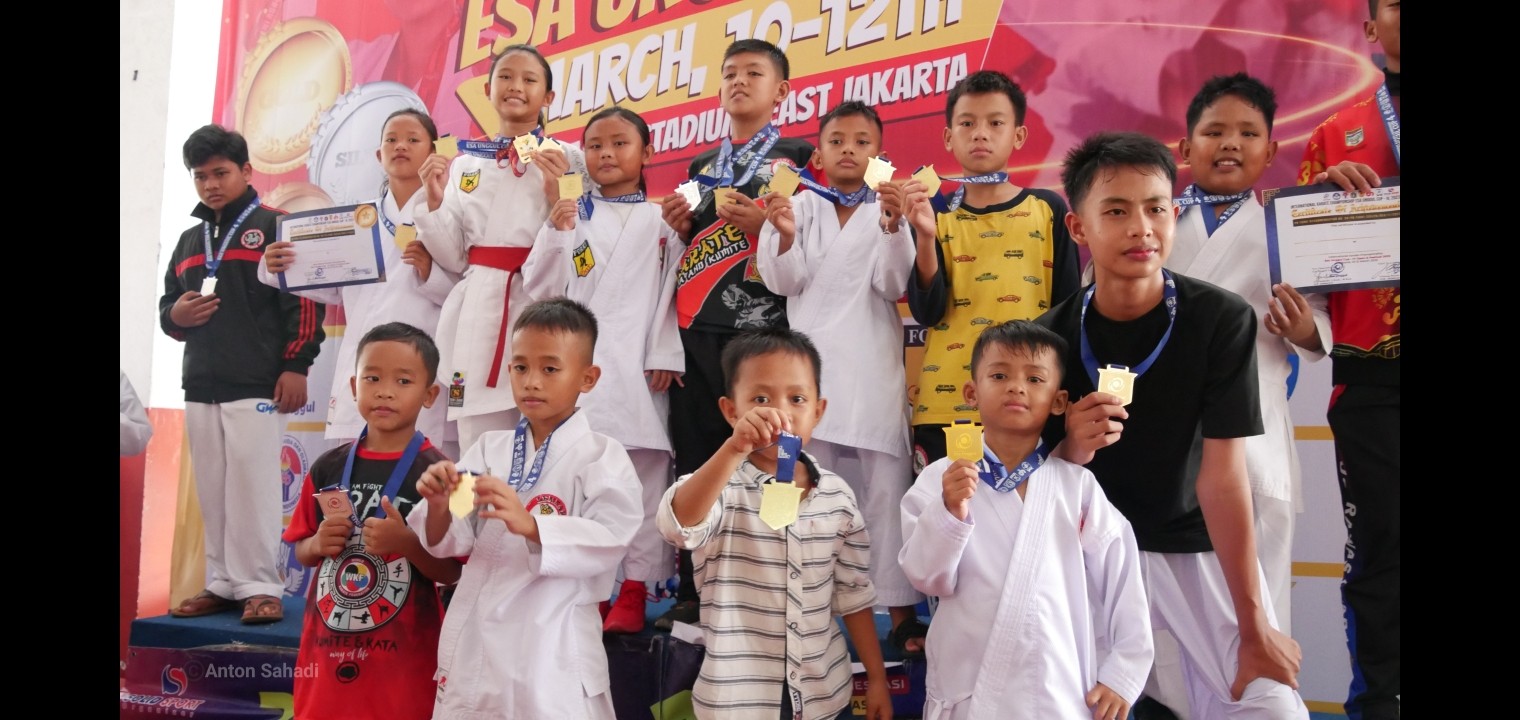 Karateka Muratara Raih 19 Emas di Kejuaraan Karate Tingkat Internasional Esa Unggul Cup