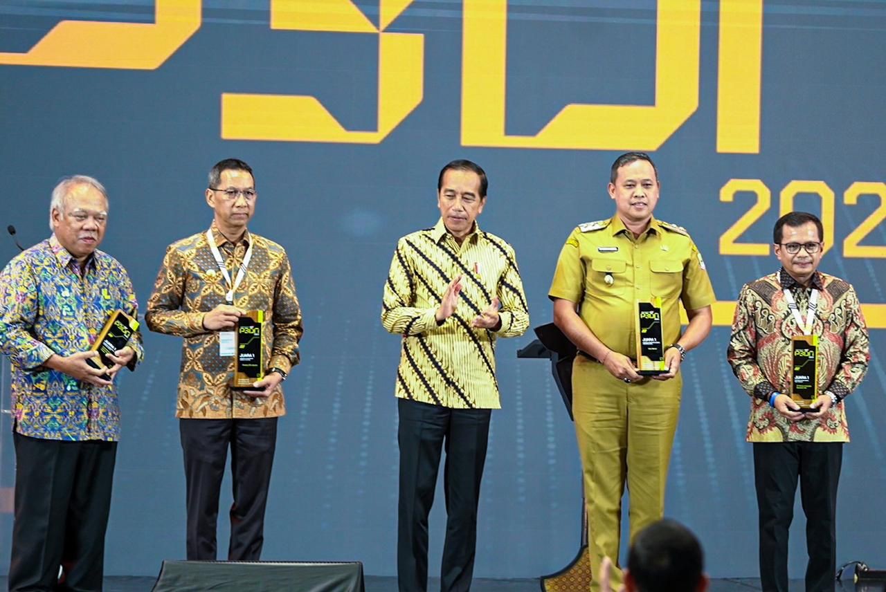 Presiden Serahkan Penghargaan P3DN ke Plt Walkot Bekasi