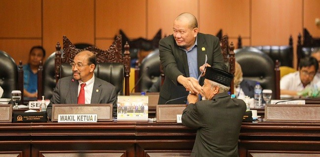 Anggota DPD RI Sampaikan Hasil Reses Pada Sidang Paripurna DPD RI Ke-9
