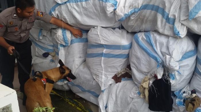 730 Bal Pakaian, Sepatu dan Tas Impor Bekas Dimusnahkan, Nilainya Rp 10 Miliar