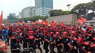 Potong Upah Hingga 25%, KSPI Sebut Menteri Ketenagakerjaan Sedang Melawan Presiden