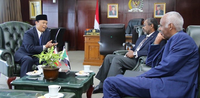 Terima Kunjungan Dubes Sudan, HNW: Hubungan Indonesia dan Sudan Harus Lebih Ditingkatkan Lagi