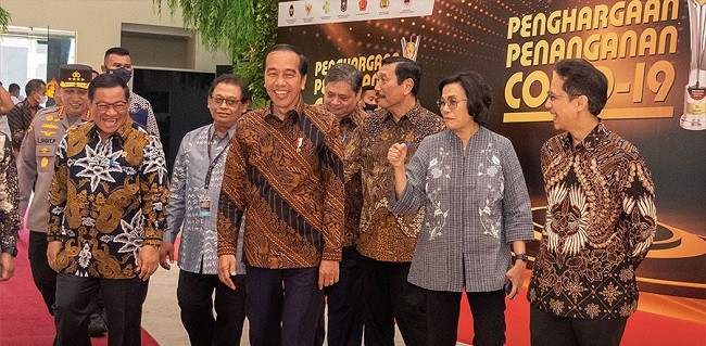 Presiden Jokowi Serahkan PPKM Award, Wujud Kontribusi dalam Penanganan Pandemi Covid-19