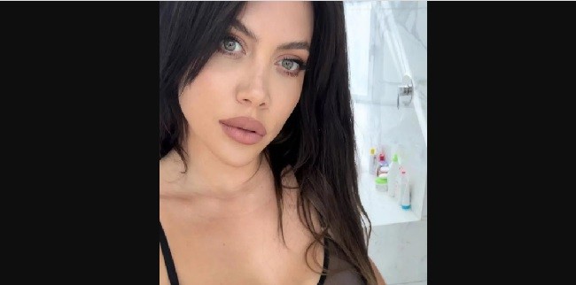 Wanda Nara Unggah Foto Syurnya dengan Menutupi Putingnya Menggunakan Emoji Kue