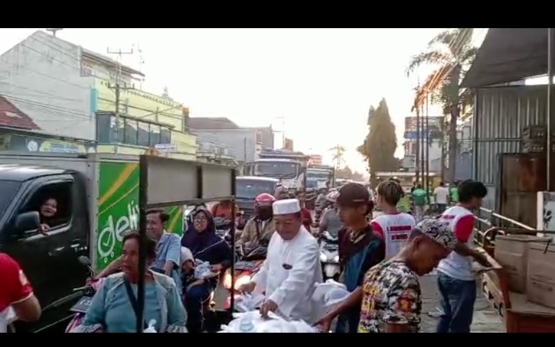 Berbagi Takjil Kala Ramadhan, Abdul Wachid: Kita Membantu Meringankan Beban Masyarakat