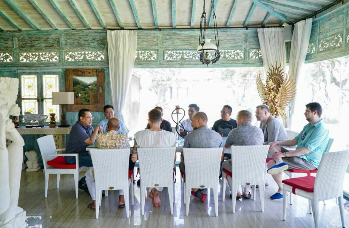 Ketua MPR RI Tegaskan, Tak Semua Turis Rusia di Bali 'Brengsek' dan Tidak Patuhi Peraturan di Indonesia