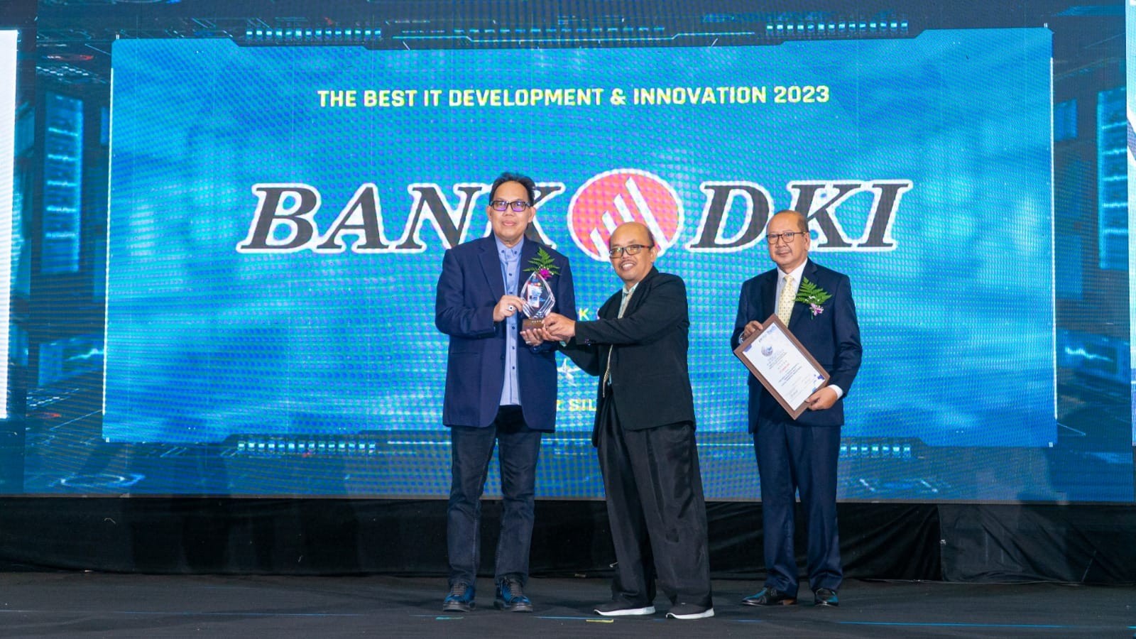 Konsisten Mendorong Inovasi Digital, Bank DKI Raih Empat Penghargaan Digitech Award 2023