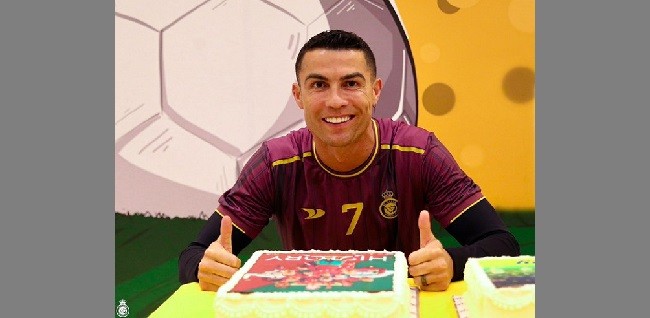 Al-Nassr Hadiahi Ronaldo Dengan Kue Spesial Usai Pecah Rekor Caps Internasional