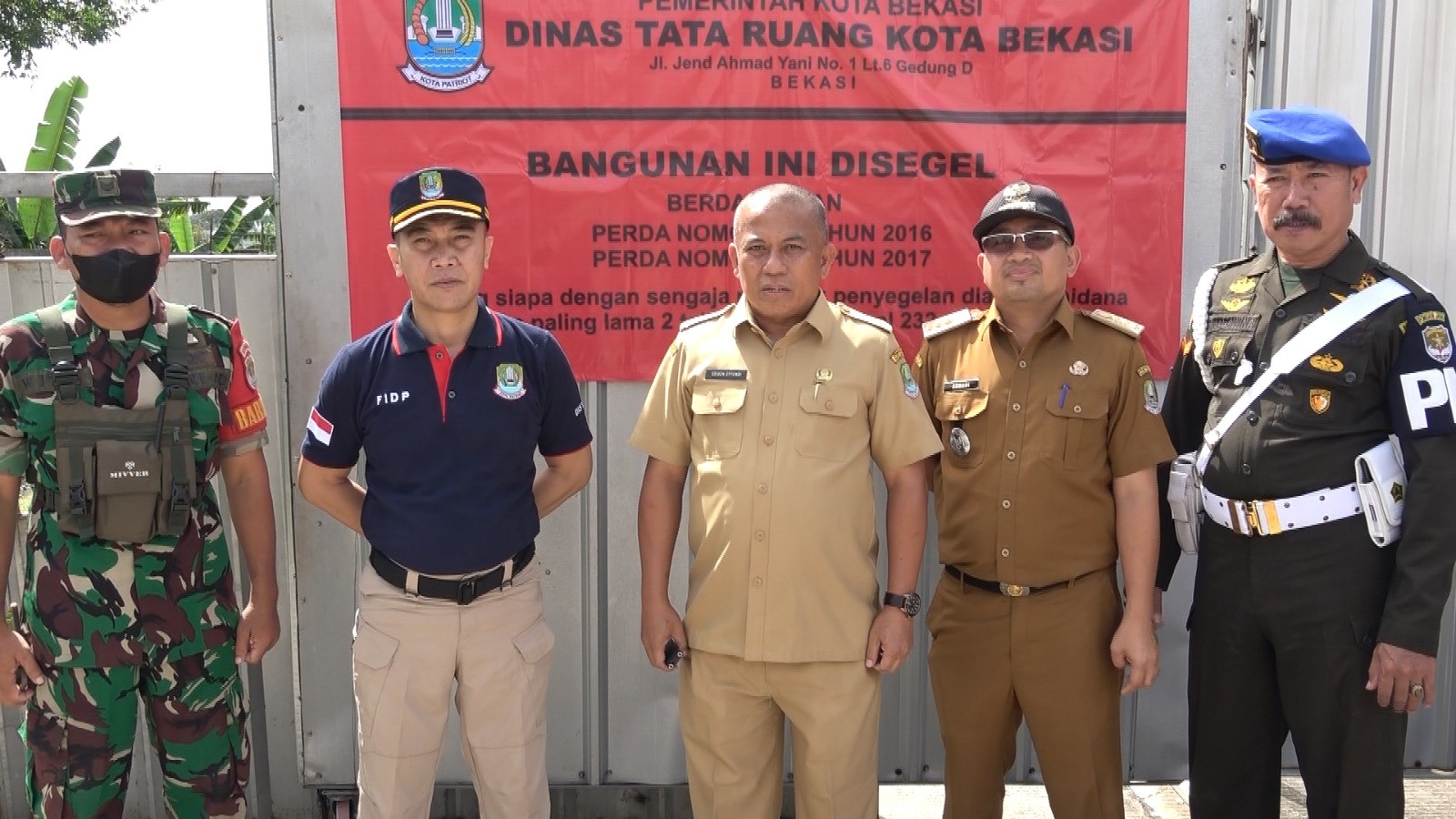 Distaru Kota Bekasi Segel Perumahan Milik PT Hadez Graha Utama
