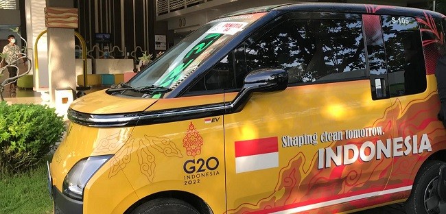 Pemerintah Luncurkan Insentif Pembelian Kendaraan Listrik Roda Empat dan Bus