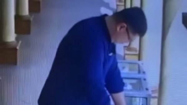 Polisi Buru Pria yang Ganti QR Code di Kotak Amal Masjid Blok M Square