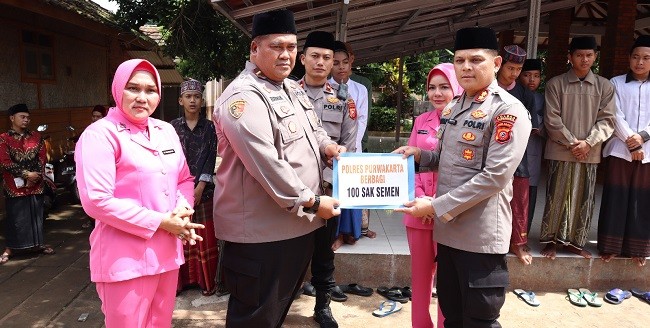 Tingkatkan Harmonisasi Ulama dengan Umaro, Kapolres Purwakarta Beri Bantuan Pembangunan Masjid