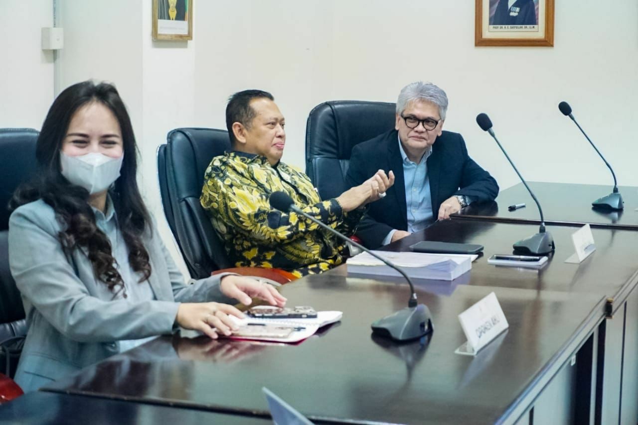 Jadi Penguji Program Doktor Ilmu Hukum UNPAD, Ketua MPR RI Ingatkan Pentingnya Regulasi Hak Cipta Jurnalistik