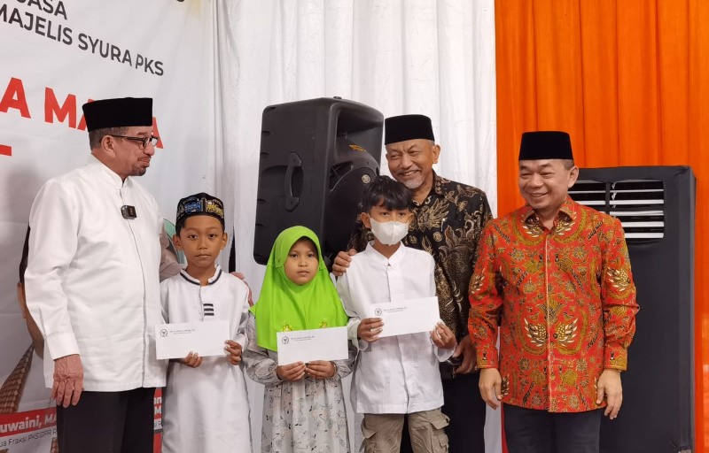 Majelis Dewan Syuro PKS Santuni Anak Yatim