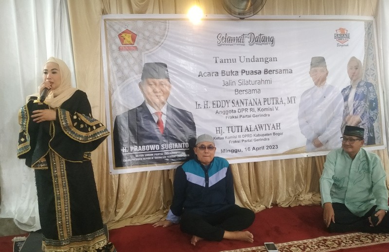 Hj. Tuti Alawiyah Gelar Buka Bersama Dengan Konstituen