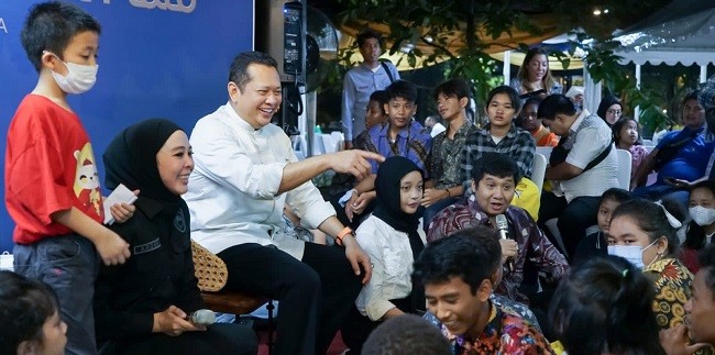 Ketua MPR RI Bersama IMI Berikan Santunan Anak Yatim Lintas Agama