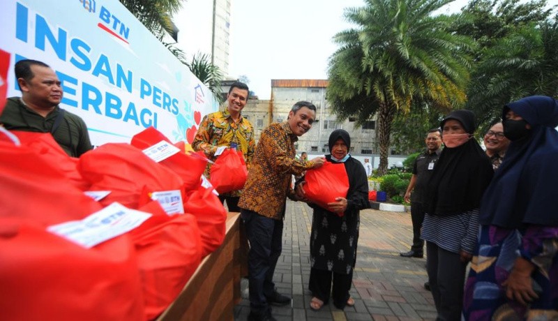 BTN dan Insan Pers Berbagi Paket Sembako.