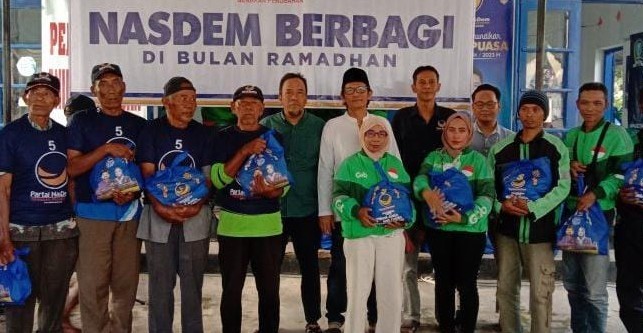 NasDem Magetan Bagikan 1.500 Paket Lebaran Buat Ojol dan Tukang Becak