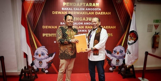 Daftar ke KPUD Jatim, LaNyalla Tegaskan Pentingnya Koreksi Konstitusi Hasil Amandemen 