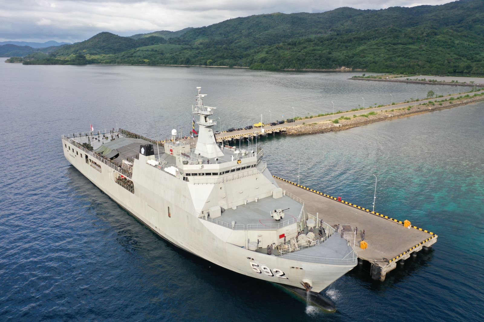 Pelindo Cabang Labuan Bajo Layani Sandar KRI Banjarmasin 592 untuk Amankan KTT ASEAN