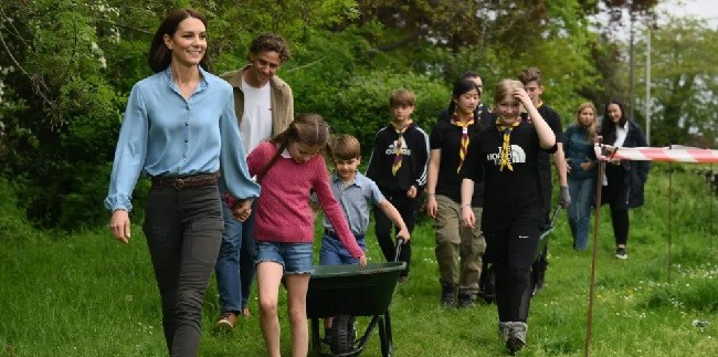 William, Kate dan Buah Hatinya Bantu 'Big Help Out' Usai Penobatan
