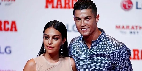 Ibu Cristiano Ronaldo Sangkal Rumor Bubarnya Georgina Rodriguez