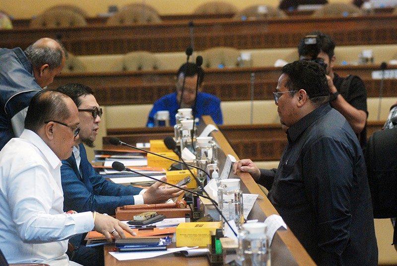 Komisi II DPR Raker Dengan KPU,Bawaslu , DKPP dan Dirjen Polpum Kemendagri