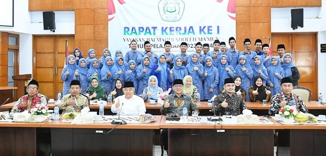 Yandri Susanto: Santri Ponpes Bai Mahdi Sholeh Ma'Mun Bisa Lanjut Sekolah Ke Al Azhar Mesir