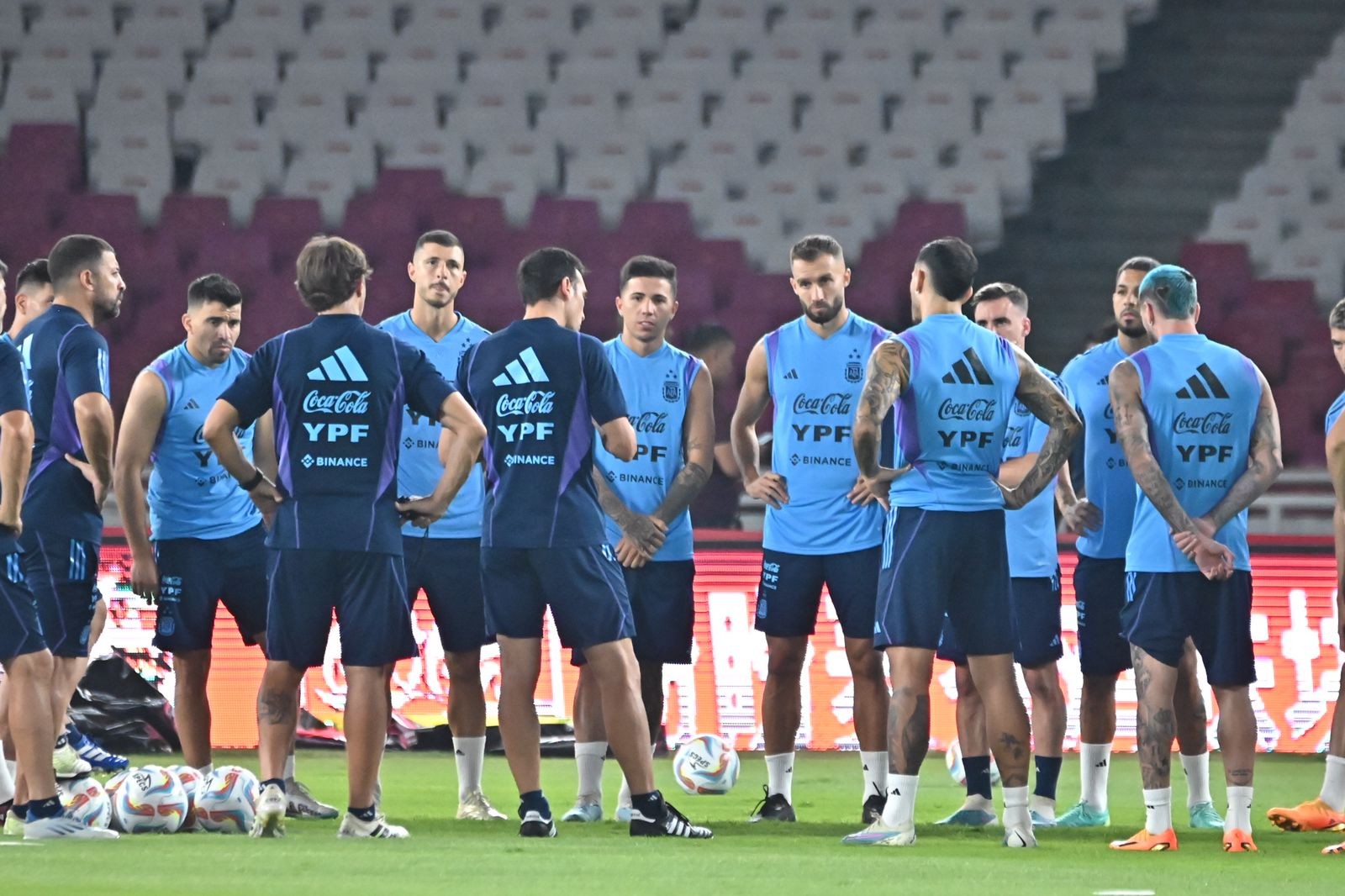 FOTO: Tim Argentina Jajal Stadion GBK Jelang Pertandingan Melawan Indonesia