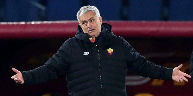 Lecehkan Wasit, Mourinho Diskors Empat Pertandingan Eropa