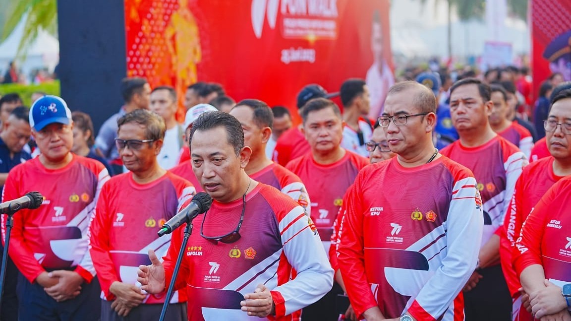 Kapolri Serukan Pemilu Damai Saat Fun Walk Bhayangkara