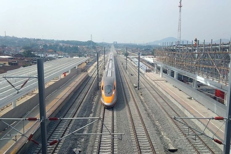 Tahap Pertama Naik Kereta Cepat Gratis, Kemungkinan Baru Untung 30 Tahun
