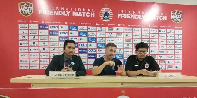Tak Pusingkan Mati Listrik di Stadion Patriot, Thomas Doll: Hal Itu Bisa Terjadi di Mana Saja