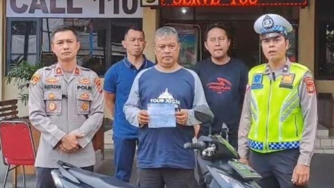 Pria yang Mengaku Polisi Usai Ditegur karena Merokok Sambil Naik Motor Ditilang