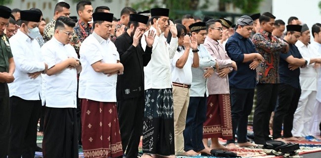 Jokowi Beserta Istri Salat Iduladha 1444 H di Istana Yogyakarta Bersama Masyarakat