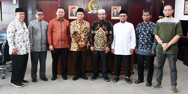 HNW: Pesantren Soko Guru Pendidikan Agama di Indonesia, Perannya Penting Dilanjutkan dan Ditingkatkan