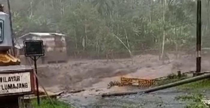 Pemerintah Pastikan Logistik Warga Terisolir Lahar Dingin Semeru Aman