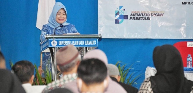 Gelar Forum Komunikasi Publik Di Solo, Siti Fauziah Ajak Mahasiswa Lestarikan Budaya dan Tingkatkan Karakter Bangsa