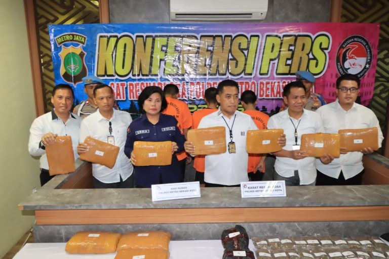 Incar Remaja dan Pelajar, Polisi Tangkap Tiga Pengedar Ganja di Bekasi