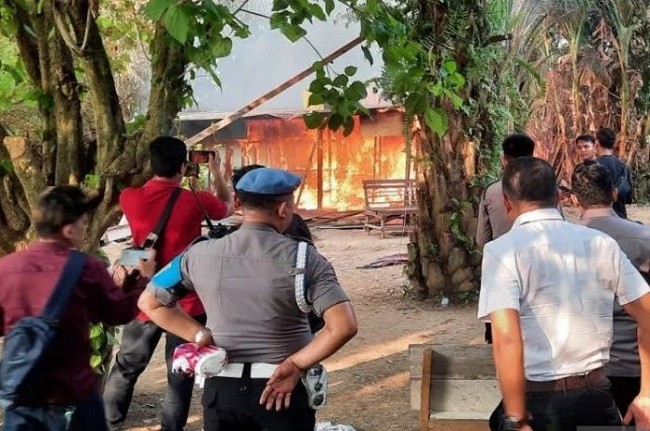 Polisi Jambi Gerebek Pondok Tempat Pesta Sabu,  Empat Orang Nyebur ke Sungai